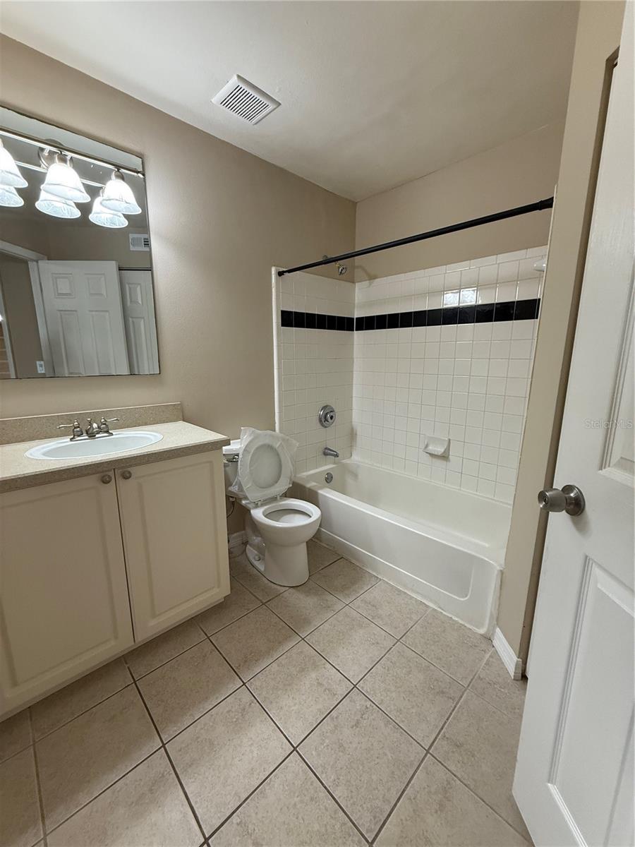 Image 13 of 28 For 1222 Bermuda Lakes Lane 207