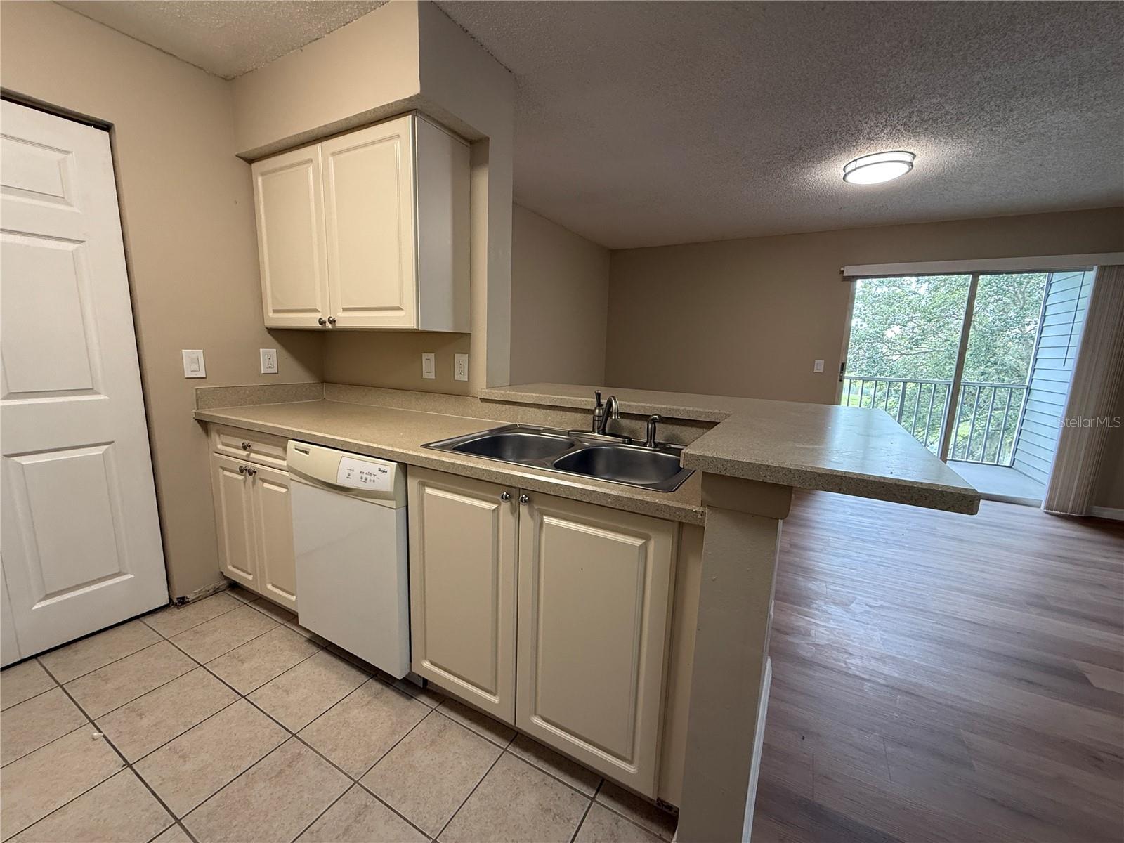 Image 6 of 28 For 1222 Bermuda Lakes Lane 207