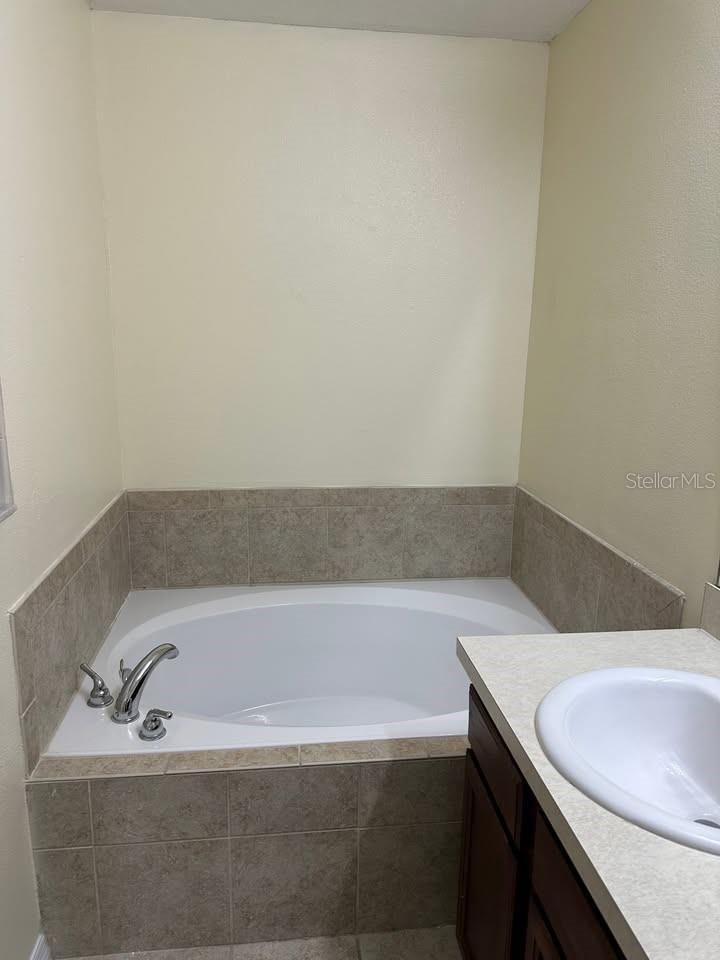 Image 17 of 29 For 10642 Regent Square Drive 1302