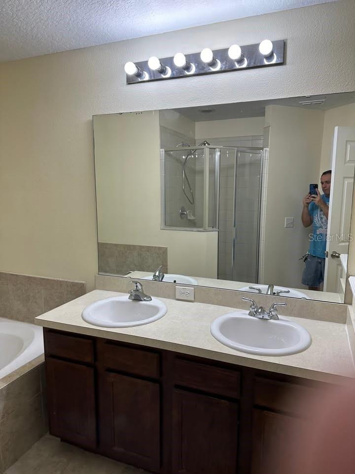 Image 18 of 29 For 10642 Regent Square Drive 1302