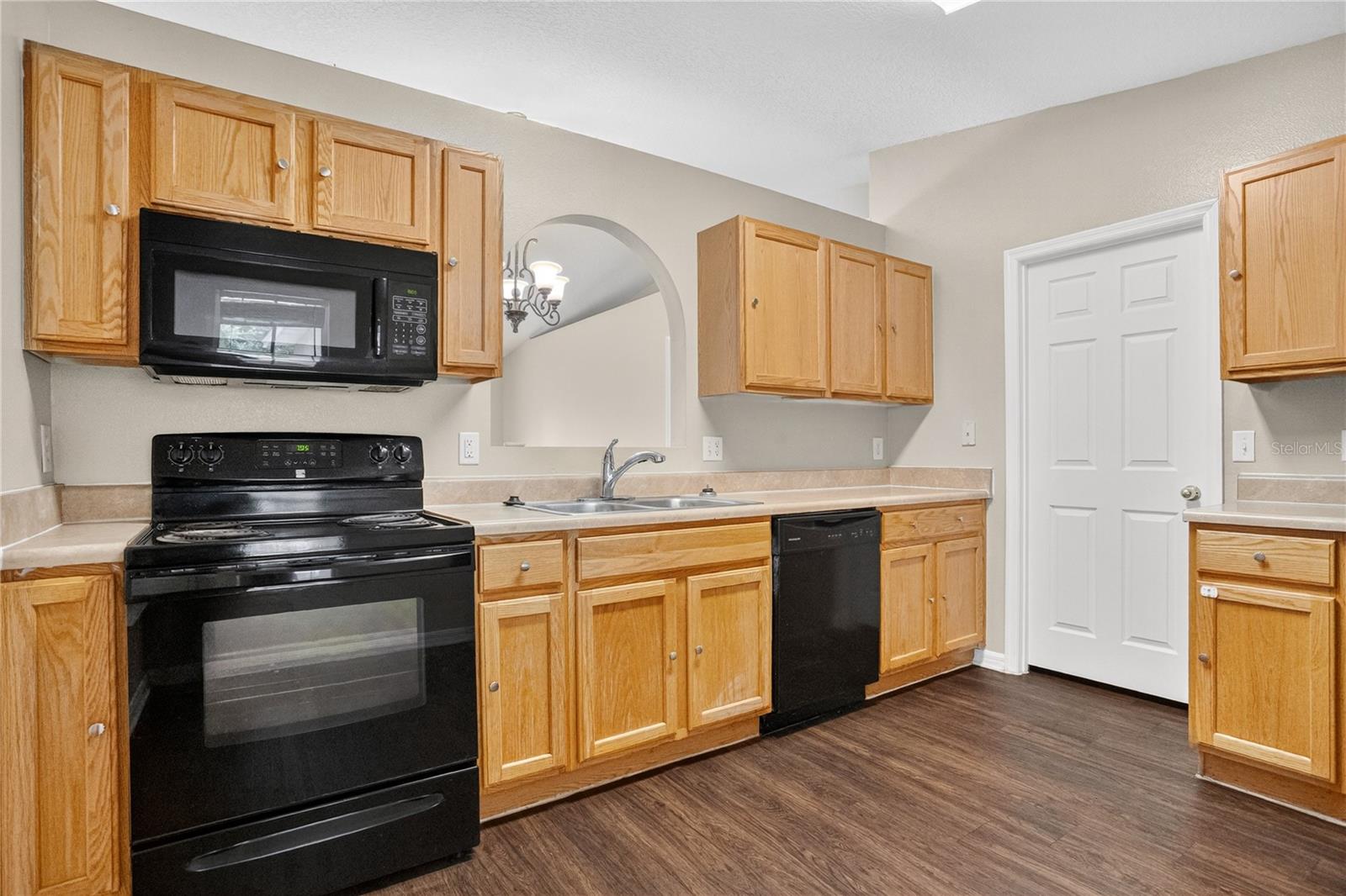 Image 5 of 21 For 1030 Lancelot Drive