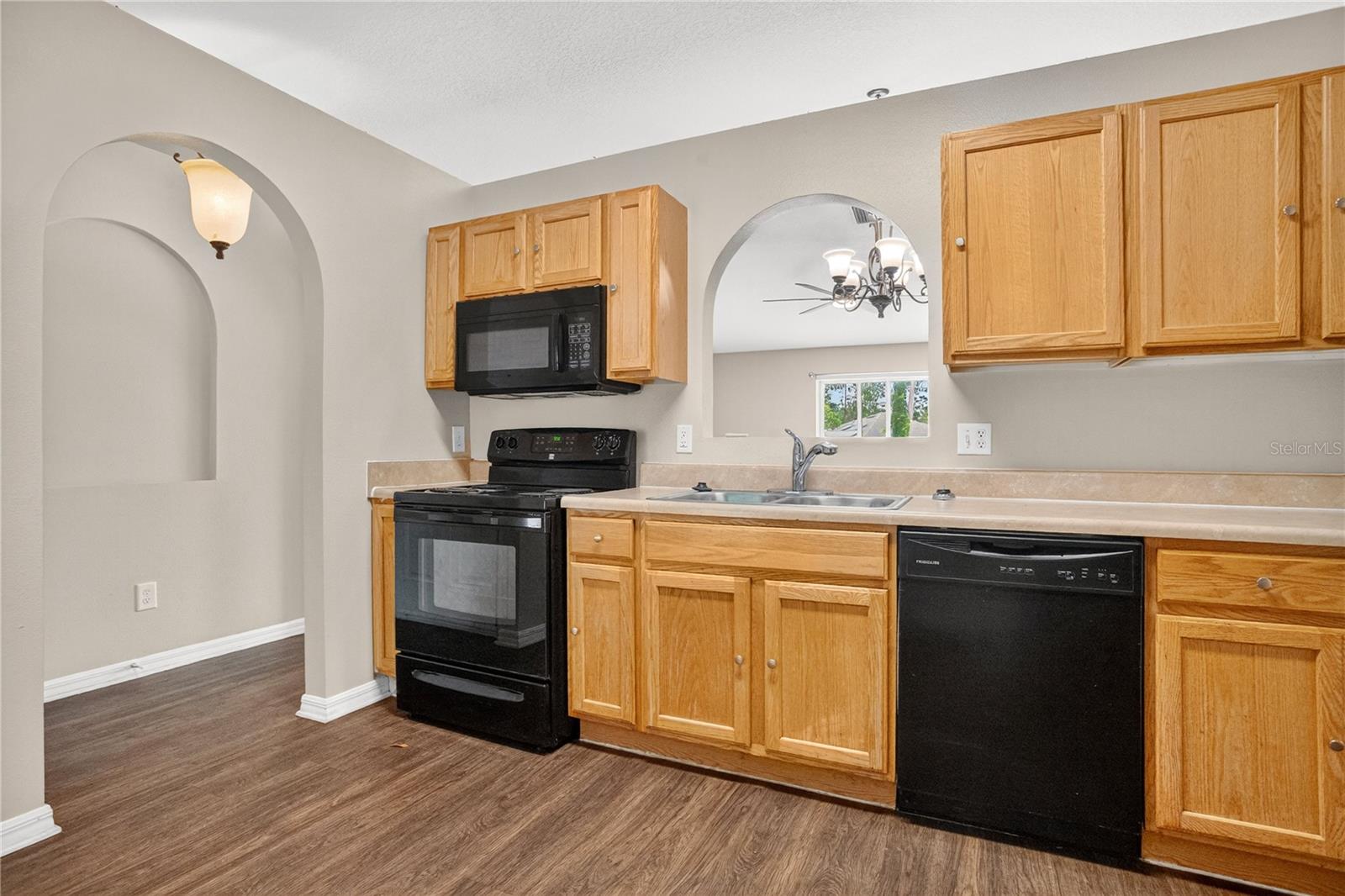 Image 6 of 21 For 1030 Lancelot Drive