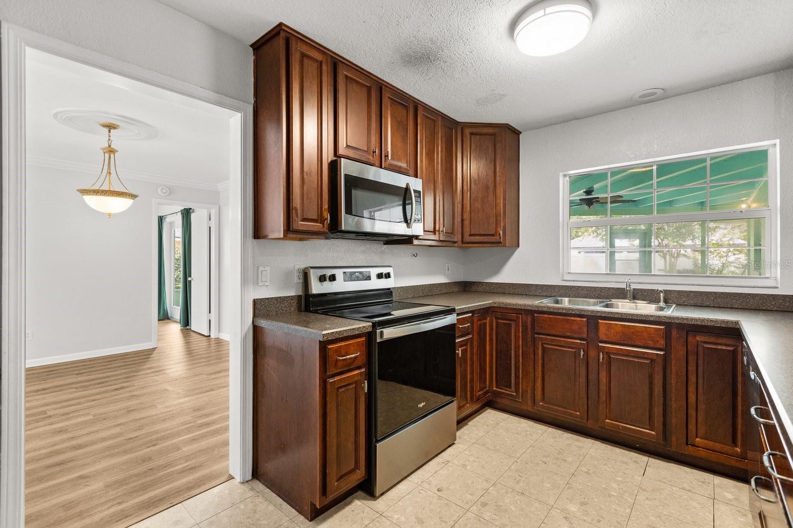 Image 11 of 30 For 620 Darcey Dr