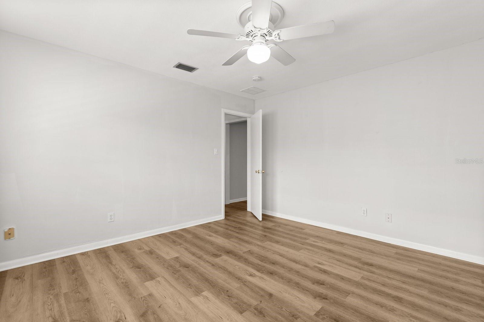 Image 25 of 30 For 620 Darcey Dr
