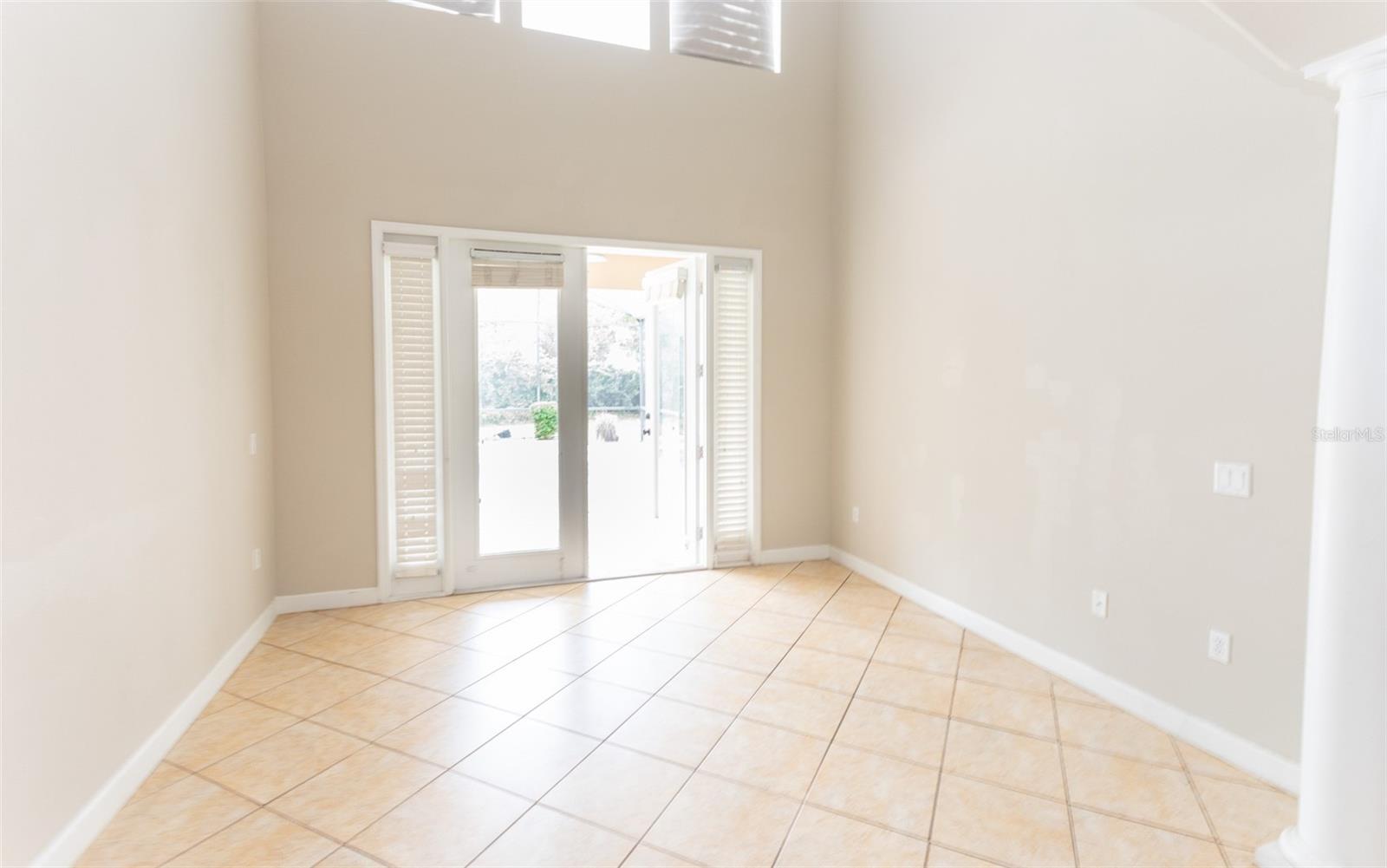 Image 7 of 27 For 953 Lascala Drive