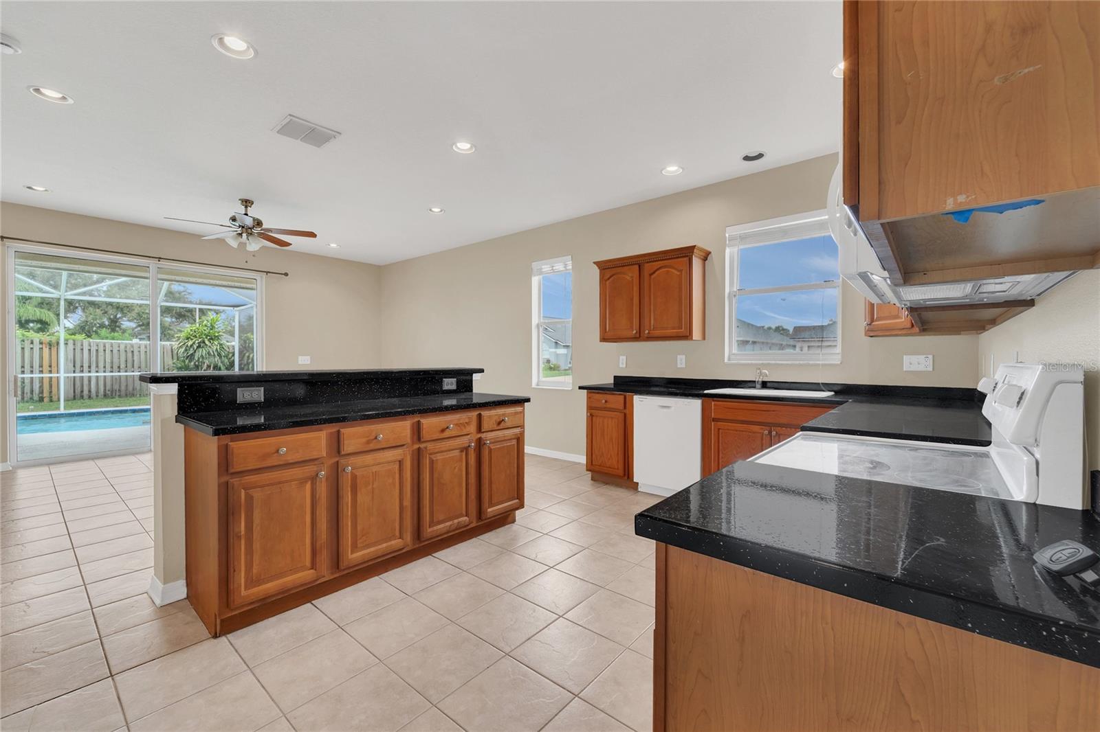 Image 13 of 45 For 24600 Victoria Wood Court