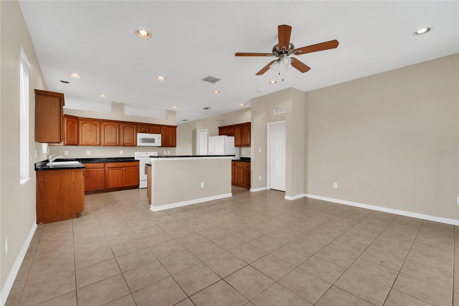 Image 8 of 45 For 24600 Victoria Wood Court