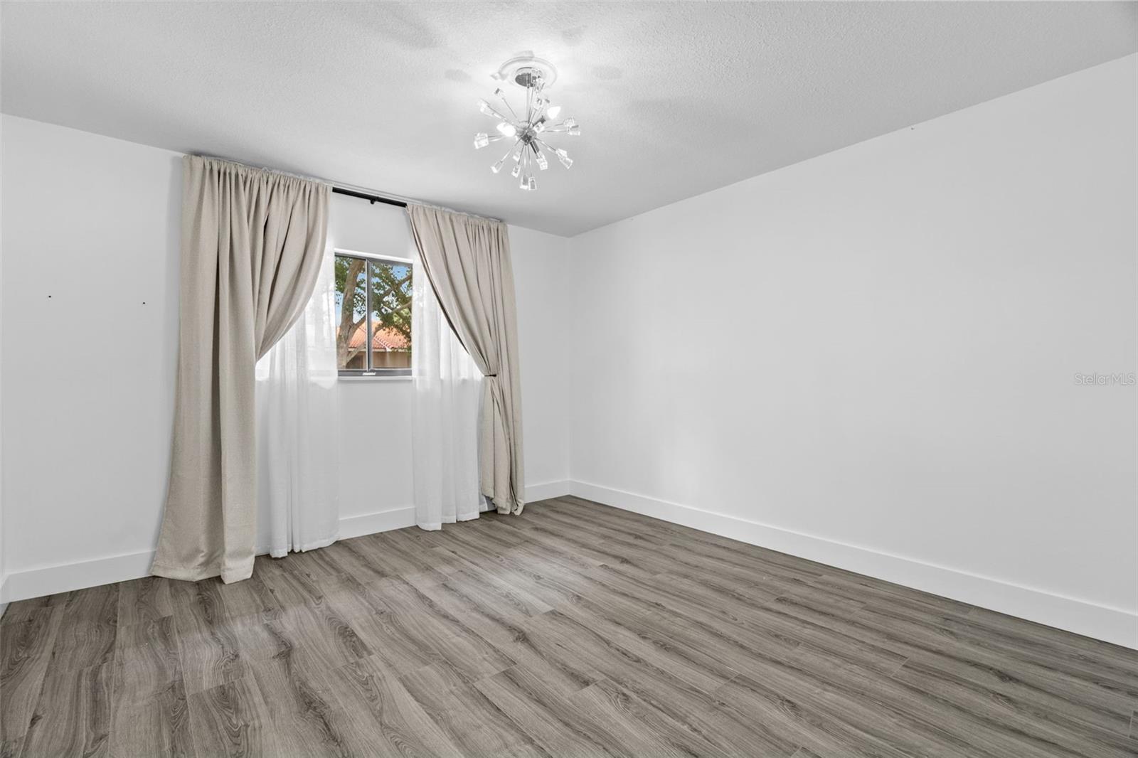 Image 29 of 40 For 8217 Breeze Cove