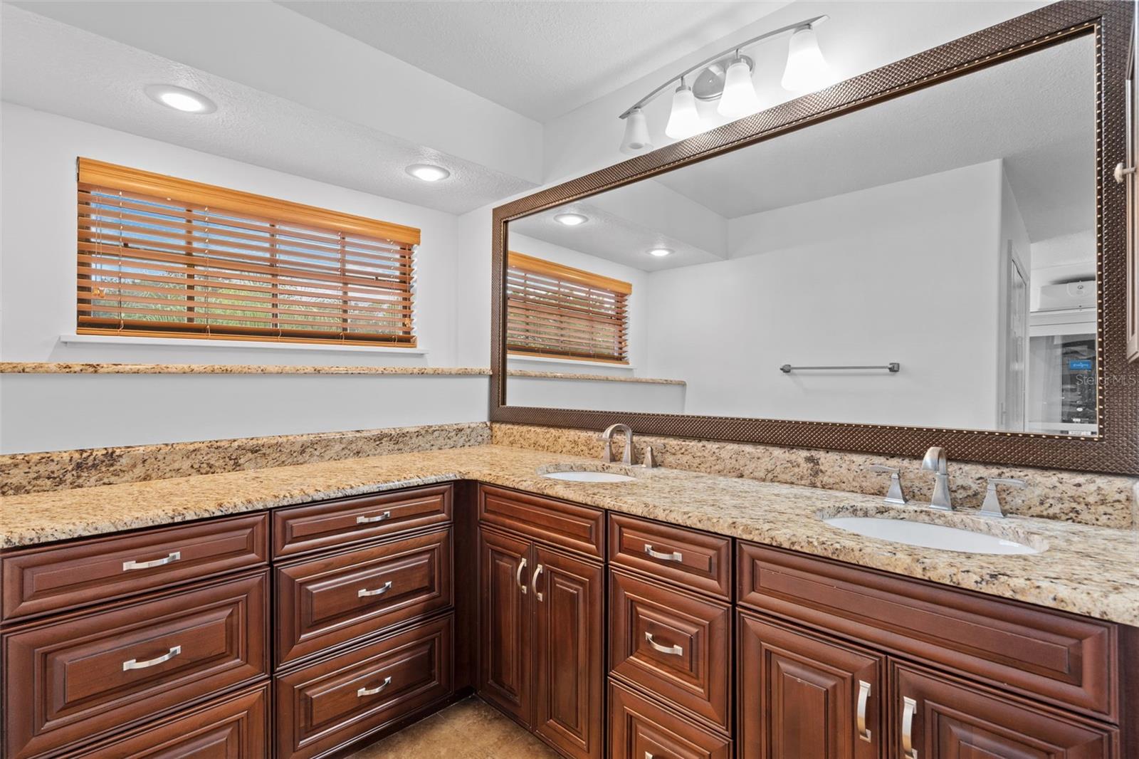 Image 33 of 40 For 8217 Breeze Cove