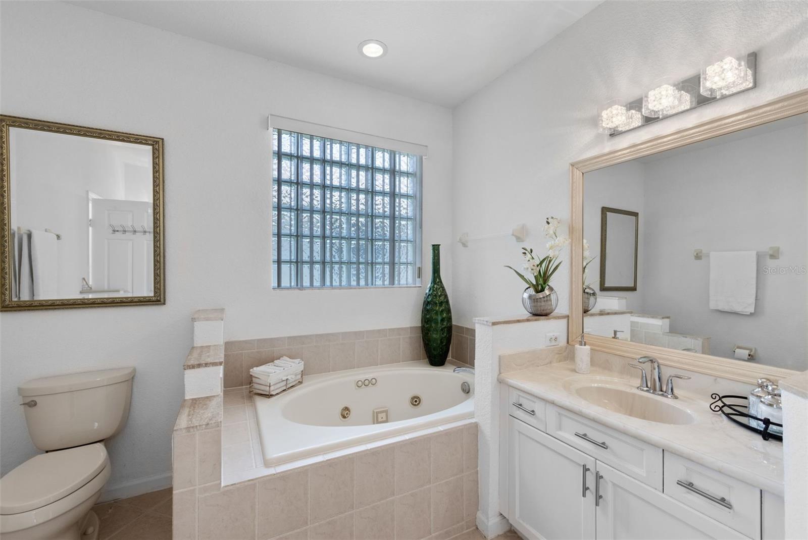 Image 20 of 41 For 2977 White Cedar Circle