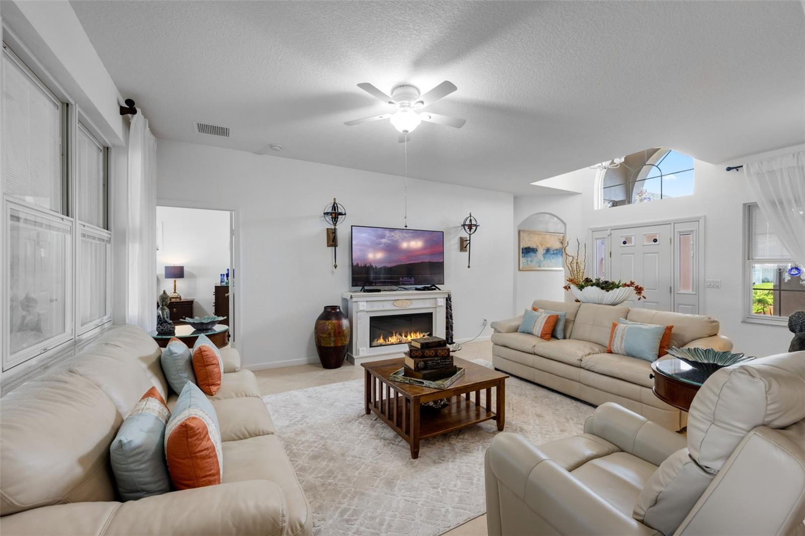 Image 5 of 41 For 2977 White Cedar Circle