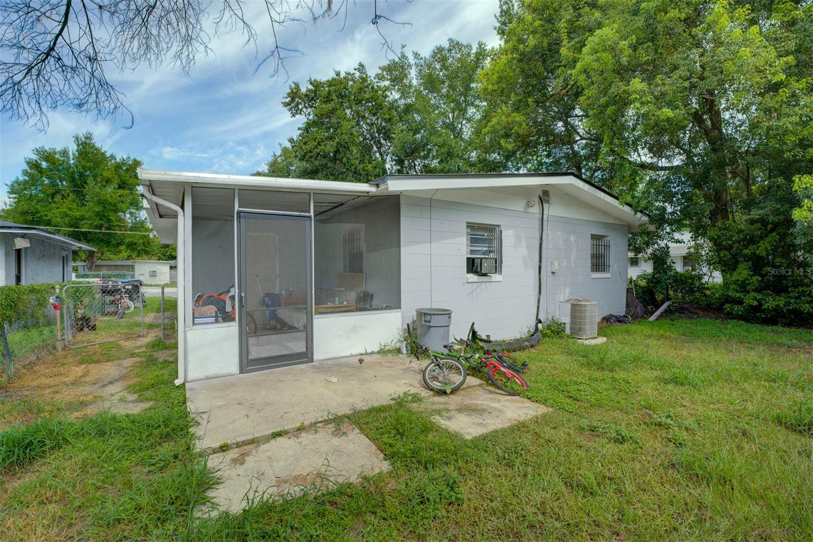 Image 13 of 16 For 1831 Wilton Avenue