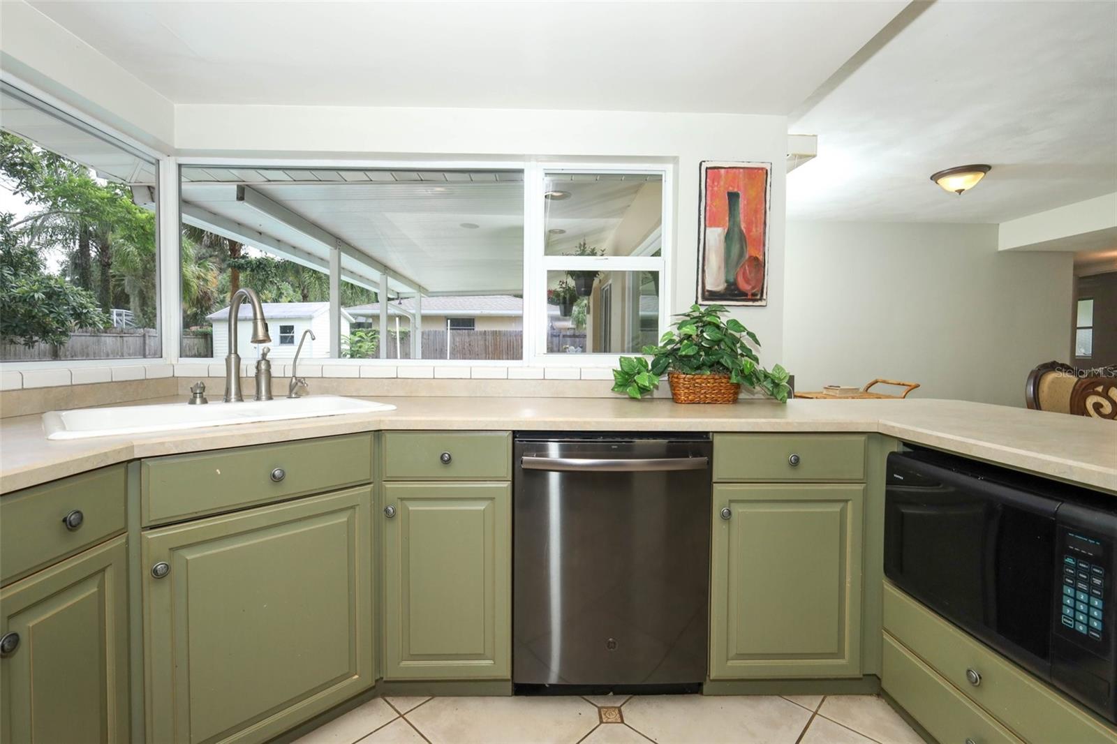 Image 11 of 48 For 670 Palm Drive