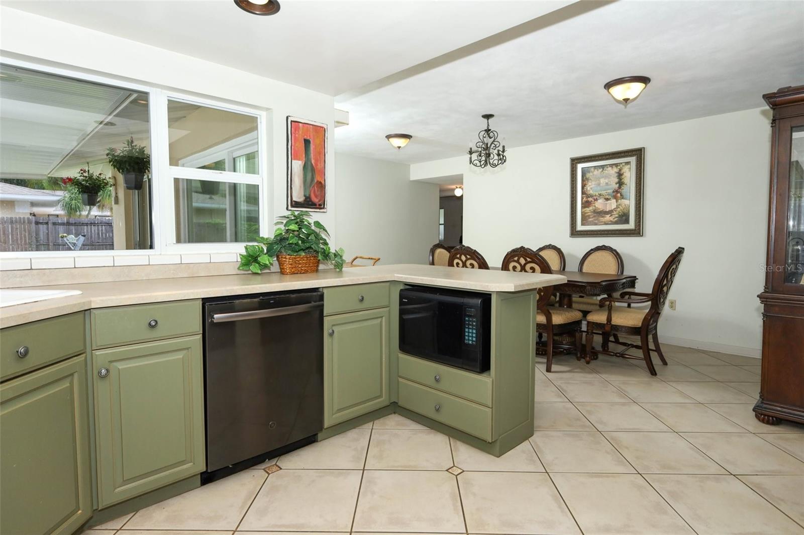Image 12 of 48 For 670 Palm Drive
