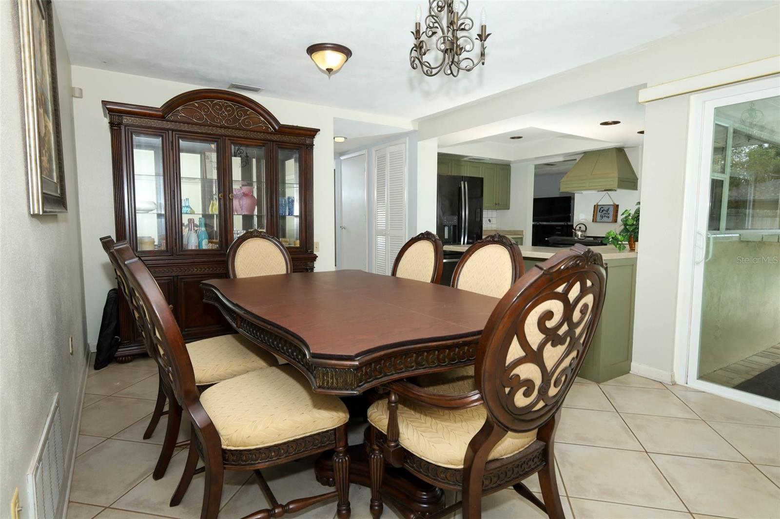 Image 15 of 48 For 670 Palm Drive