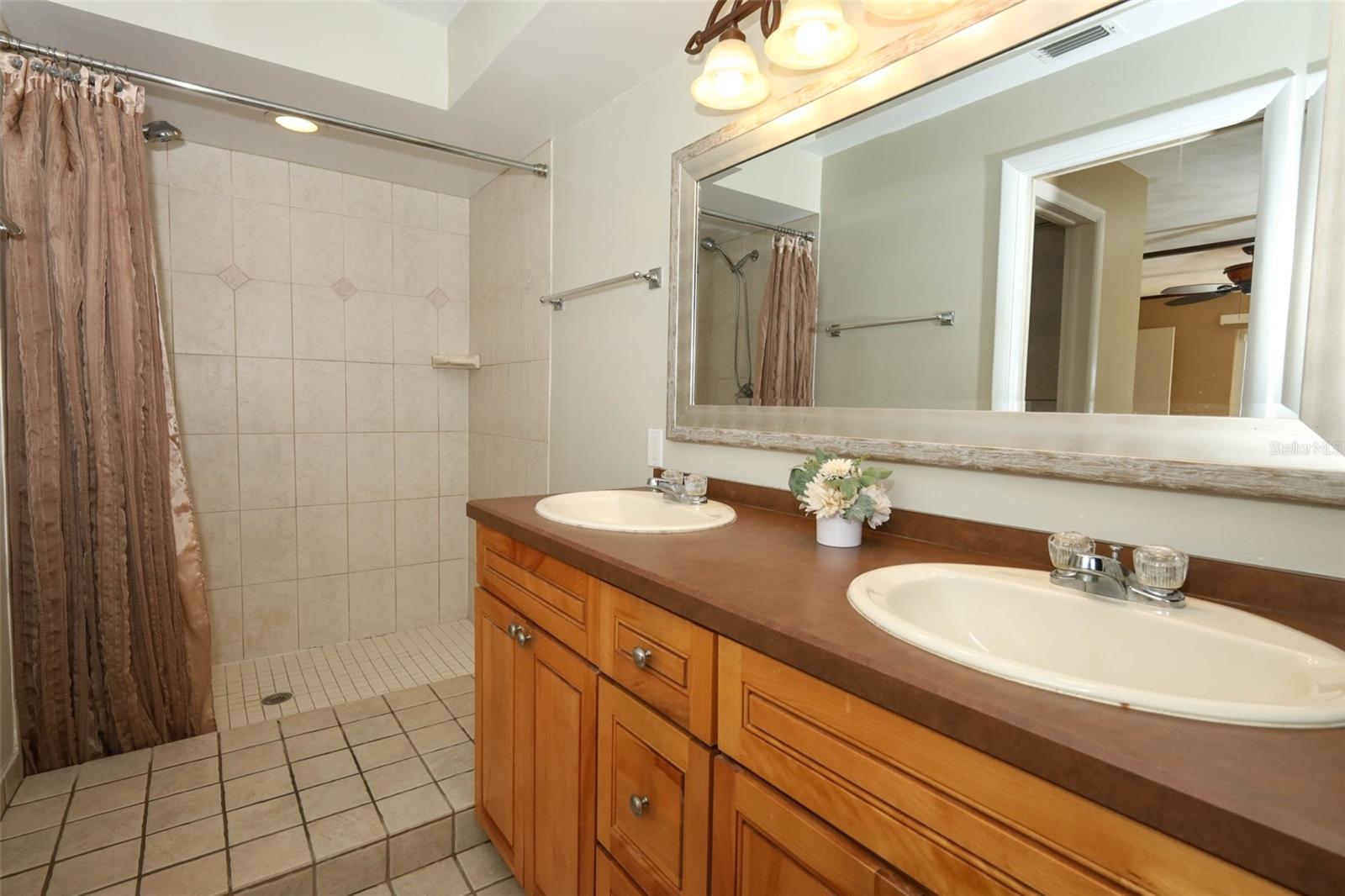 Image 21 of 48 For 670 Palm Drive