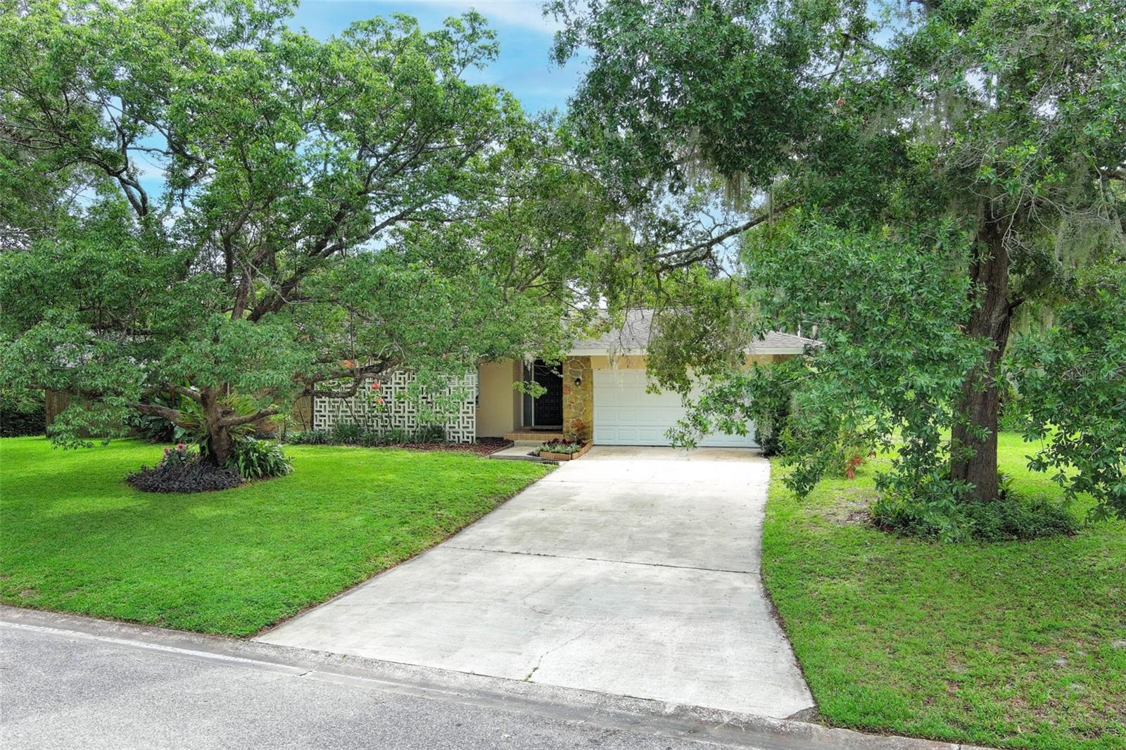Image 43 of 48 For 670 Palm Drive