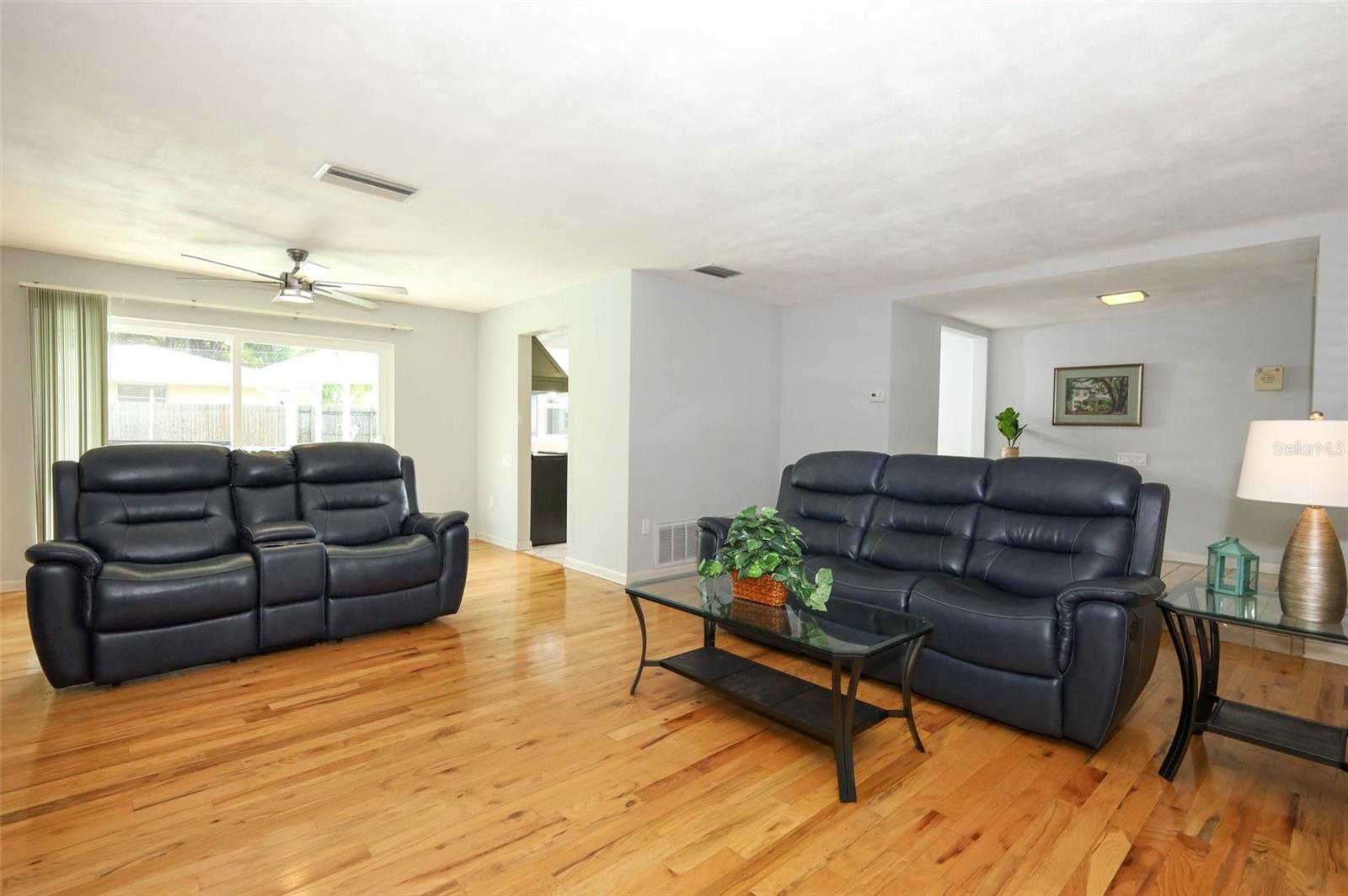 Image 7 of 48 For 670 Palm Drive
