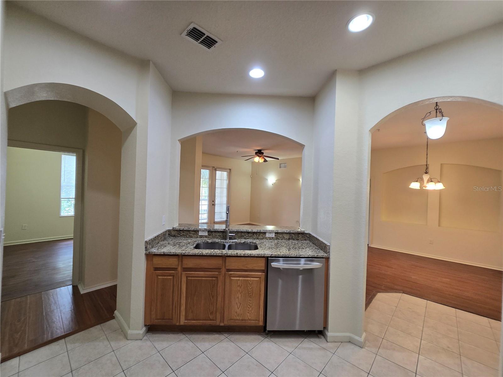Image 11 of 36 For 3001 Laurel Run Lane 203