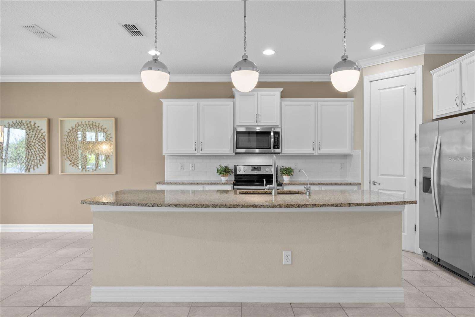 Image 20 of 73 For 2880 Lake Pointe Drive