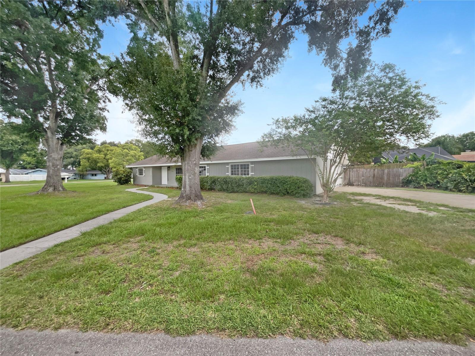 Image 2 of 23 For 1215 Merlyn Street