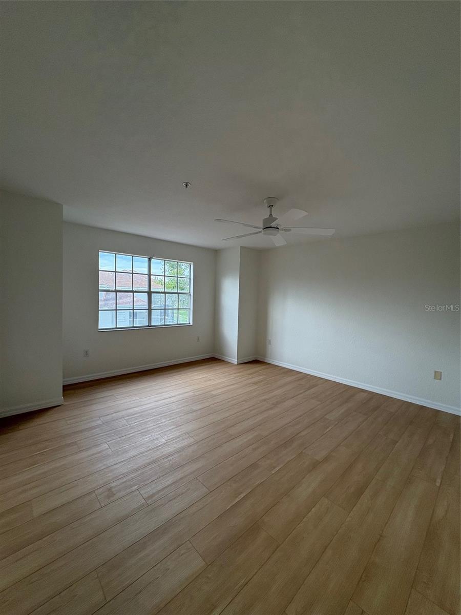 Image 11 of 18 For 13917 Fairway Island Drive 931