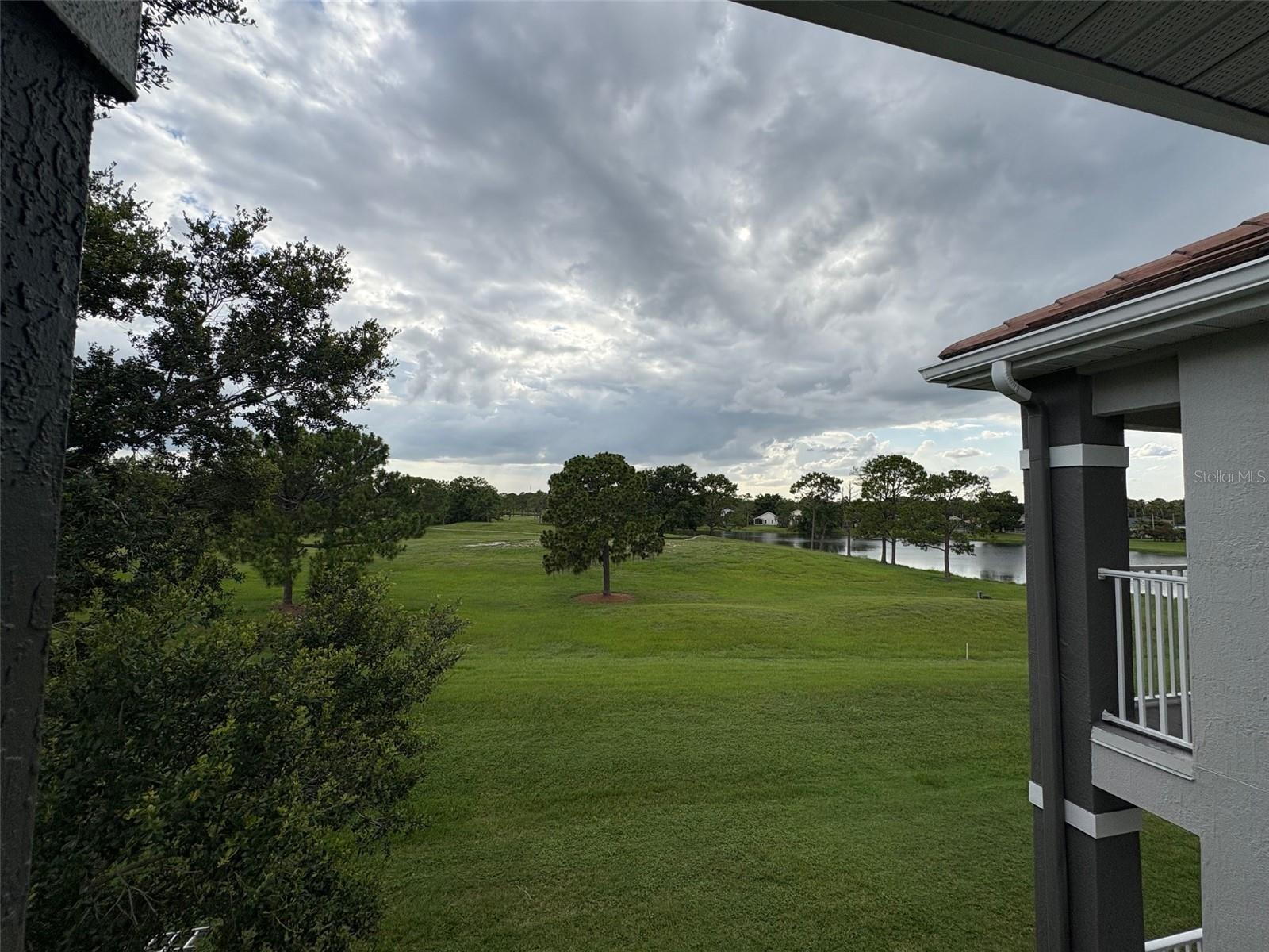 Image 16 of 18 For 13917 Fairway Island Drive 931