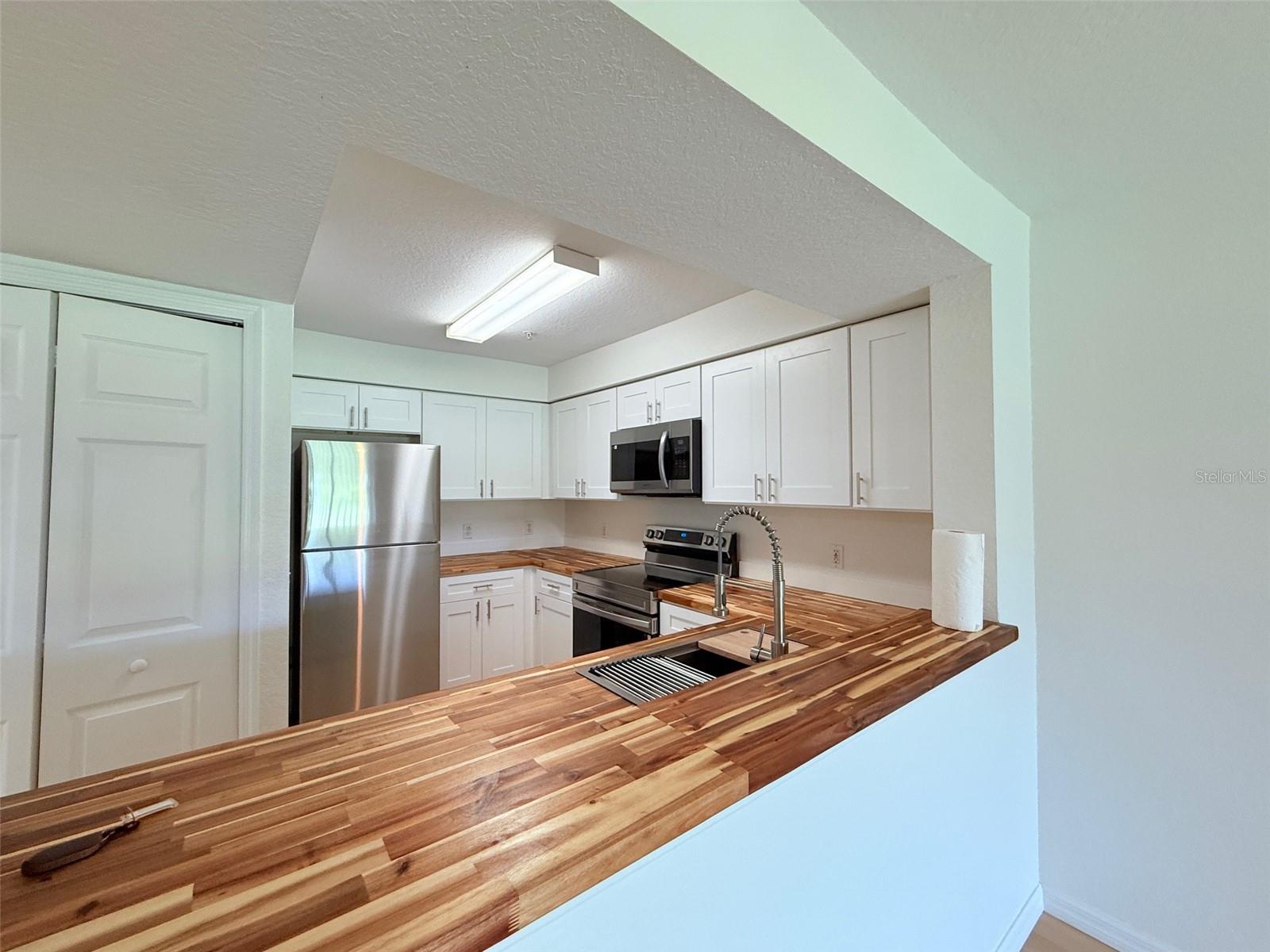 Image 3 of 18 For 13917 Fairway Island Drive 931