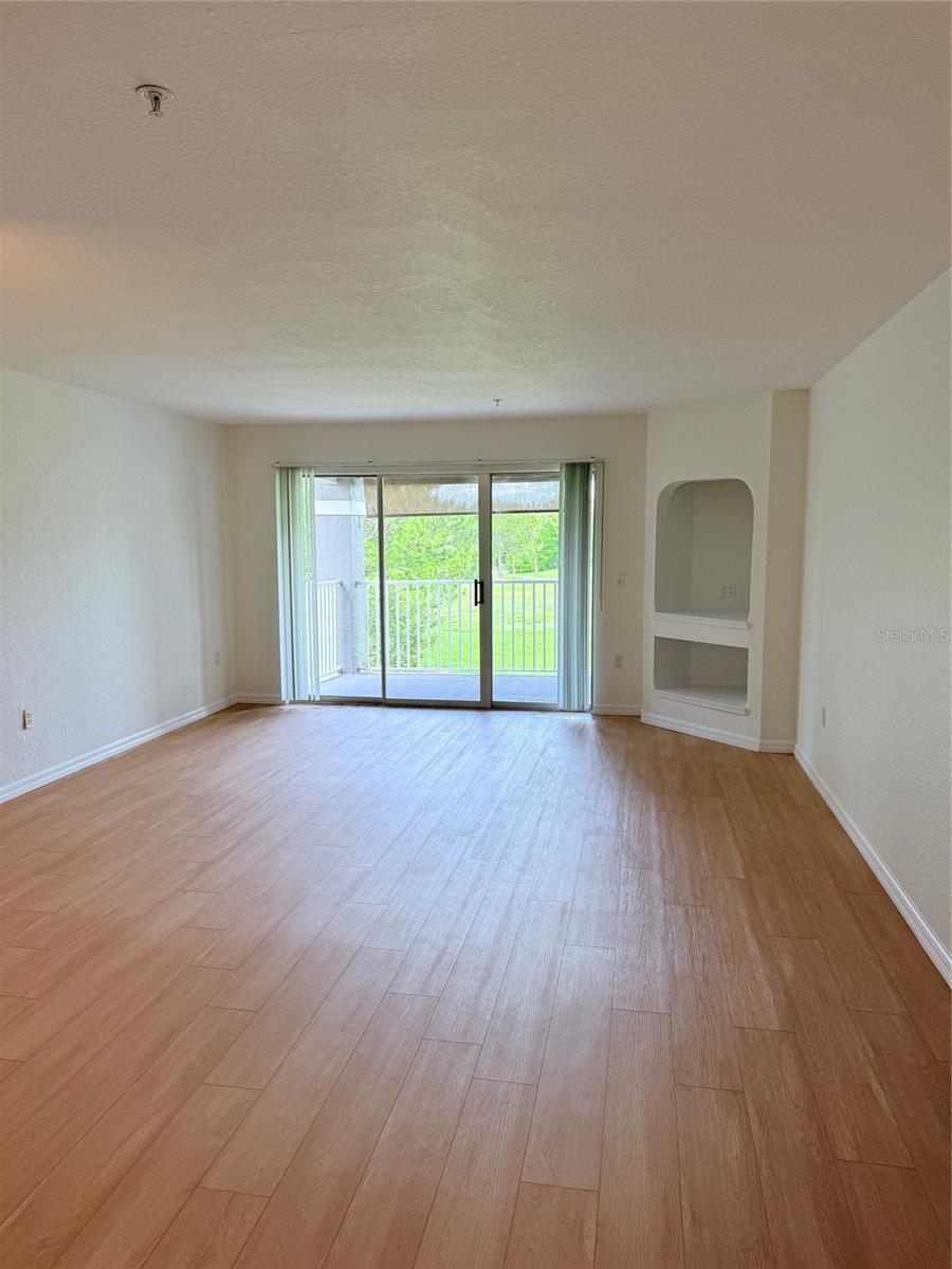 Image 6 of 18 For 13917 Fairway Island Drive 931