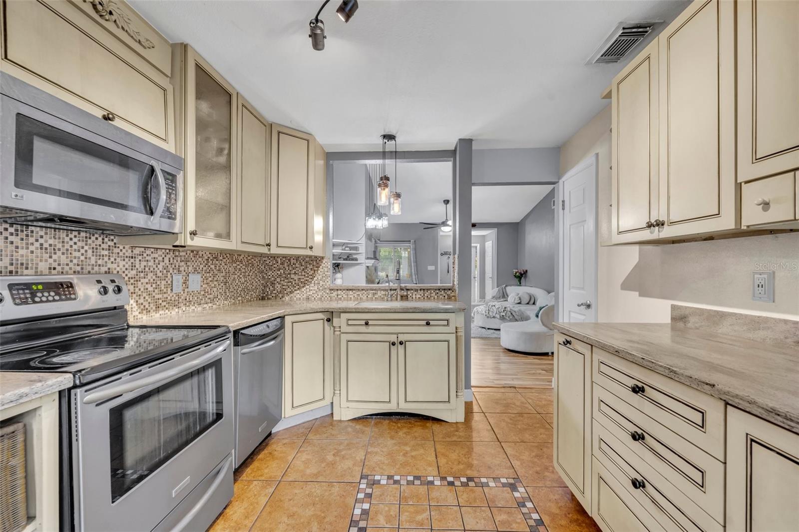 Image 11 of 23 For 7252 Harbor Heights Circle