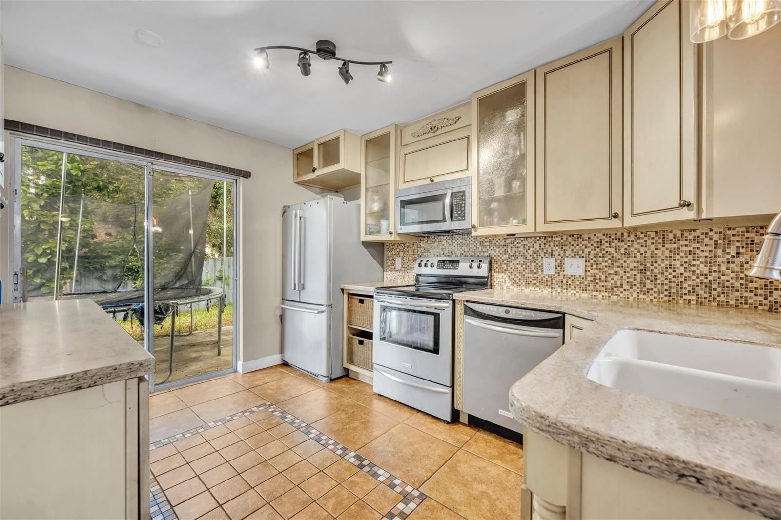 Image 9 of 23 For 7252 Harbor Heights Circle