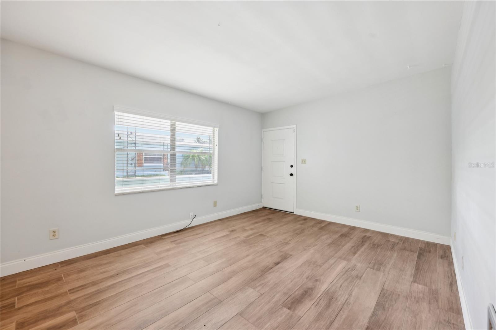 Image 4 of 23 For 1419 Harding Street