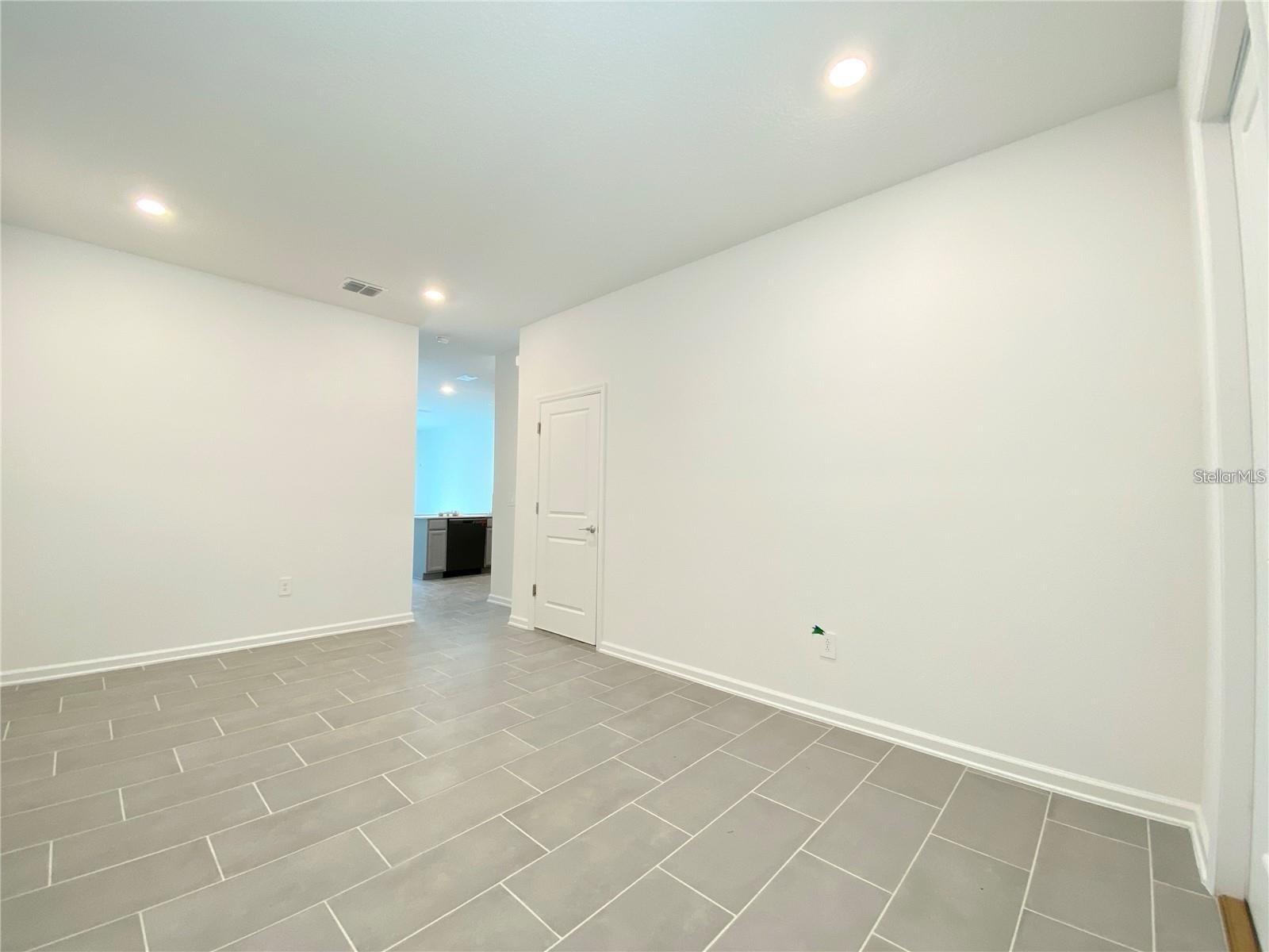 Image 4 of 20 For 7637 Danube Road