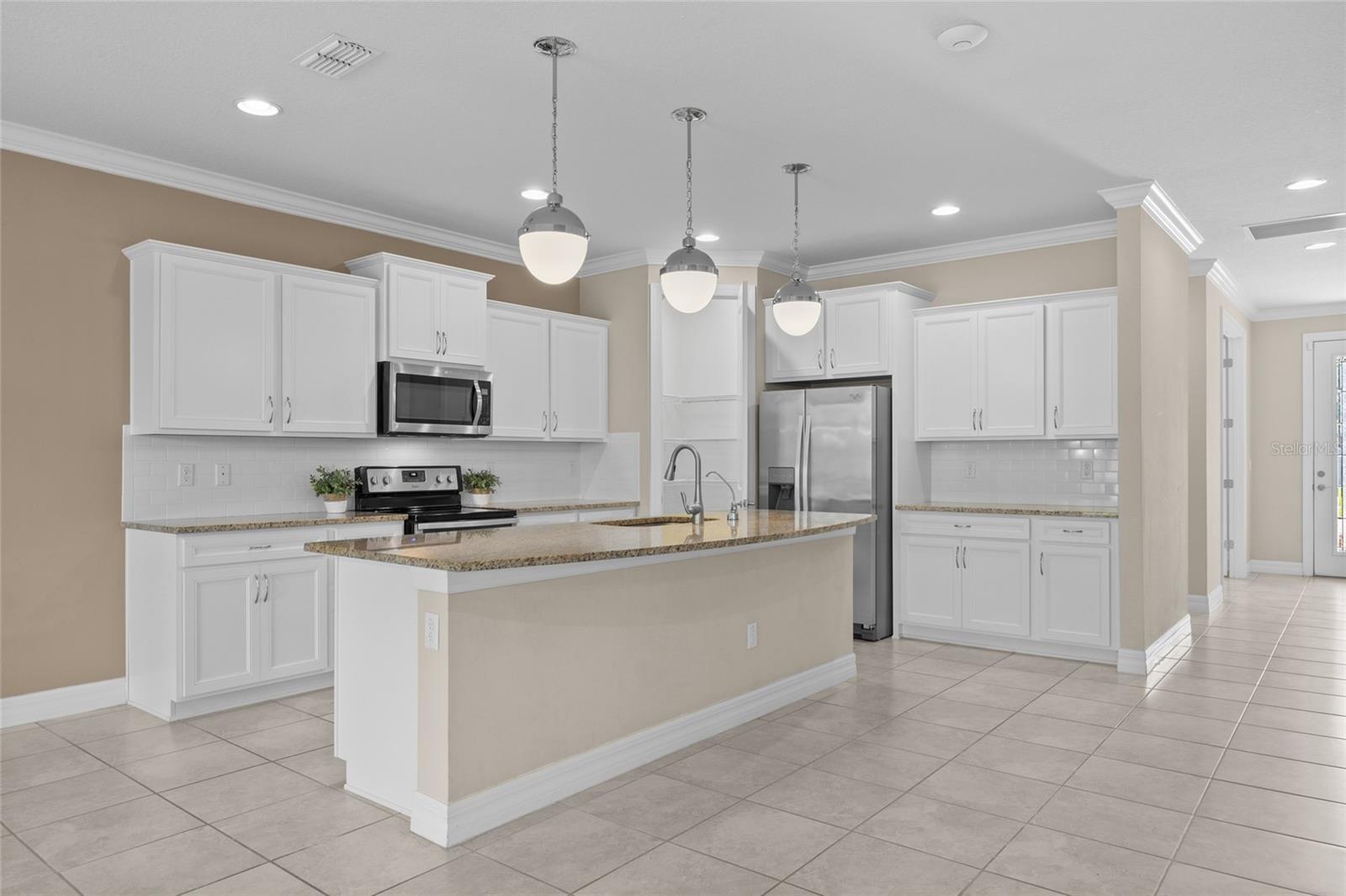 Image 13 of 62 For 2880 Lake Pointe Drive