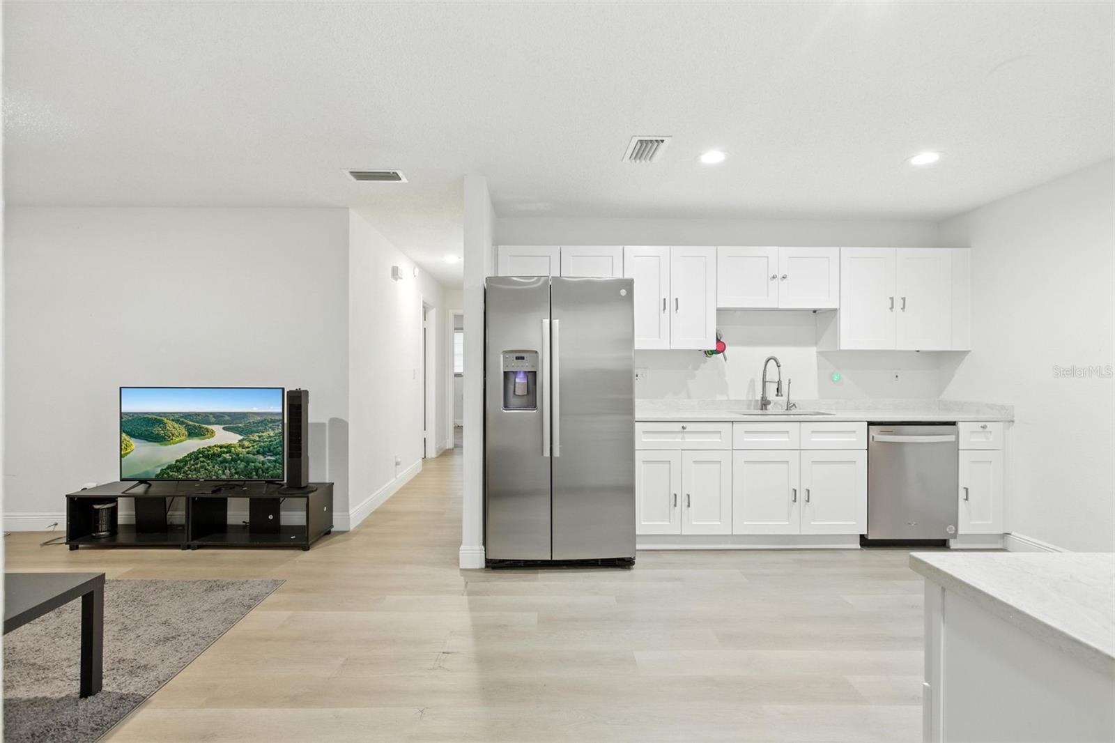 Image 6 of 29 For 711 4th Street