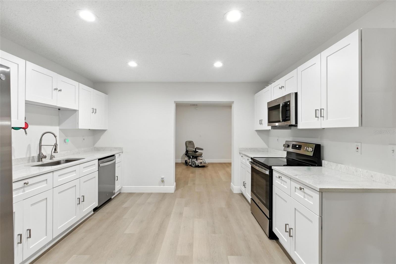 Image 7 of 29 For 711 4th Street