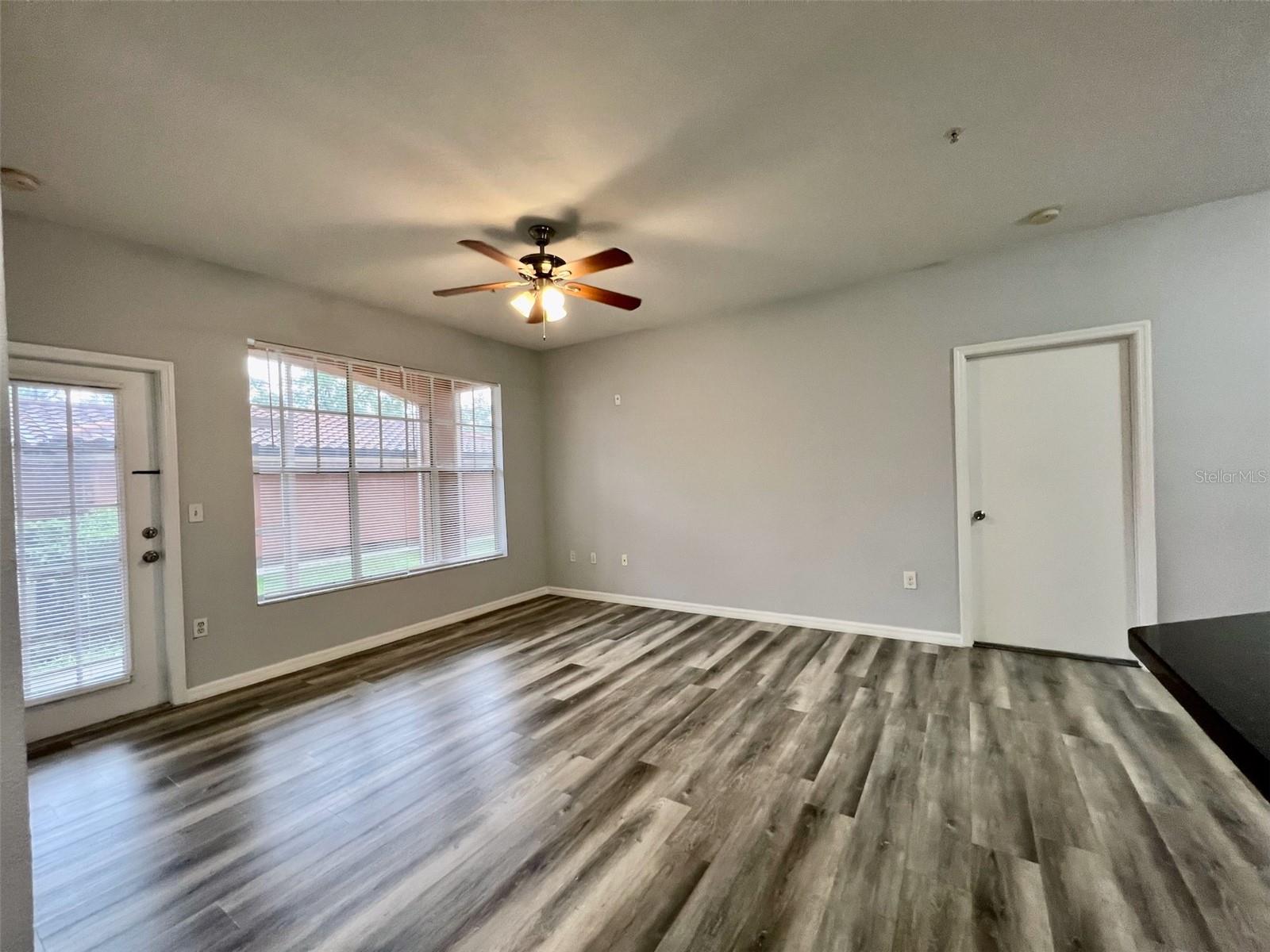 Image 6 of 35 For 5566 Metrowest Boulevard 2-105