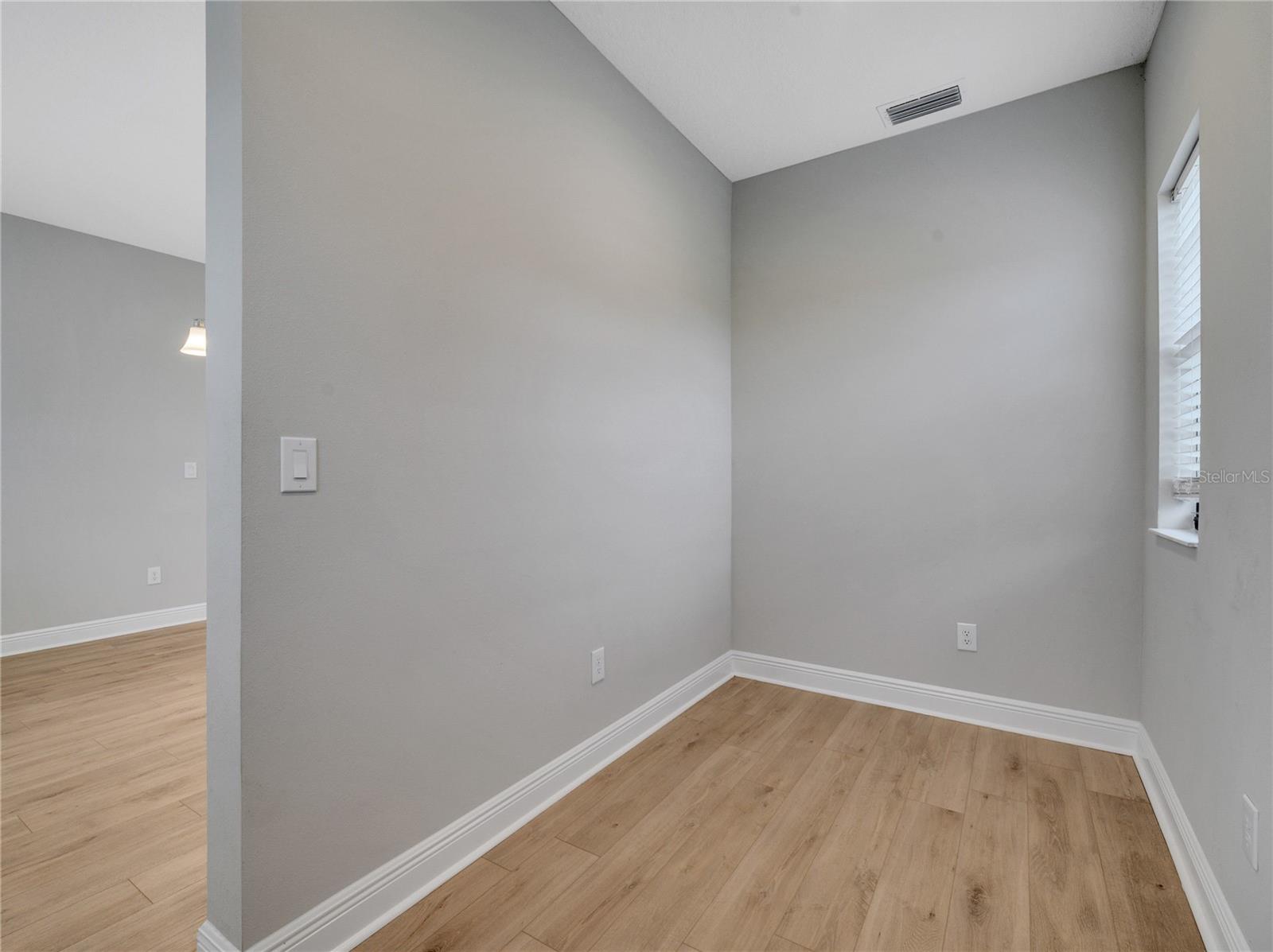 Image 21 of 57 For 14825 Paddock Pond Avenue