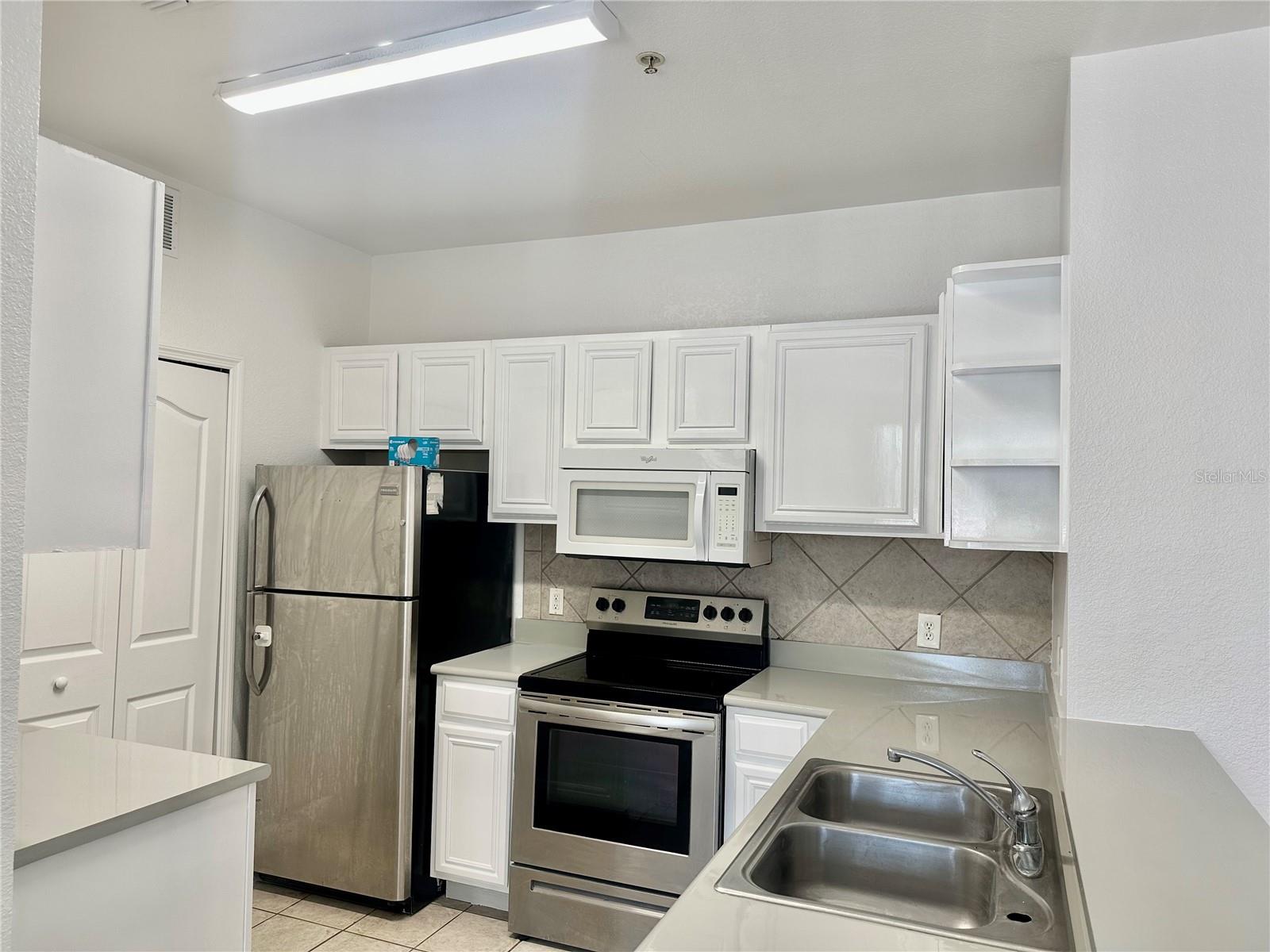 Image 5 of 22 For 6153 Metrowest Boulevard 205