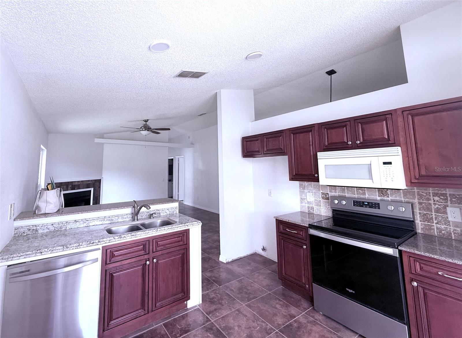 Image 2 of 15 For 7219 Edgewater Shores Court