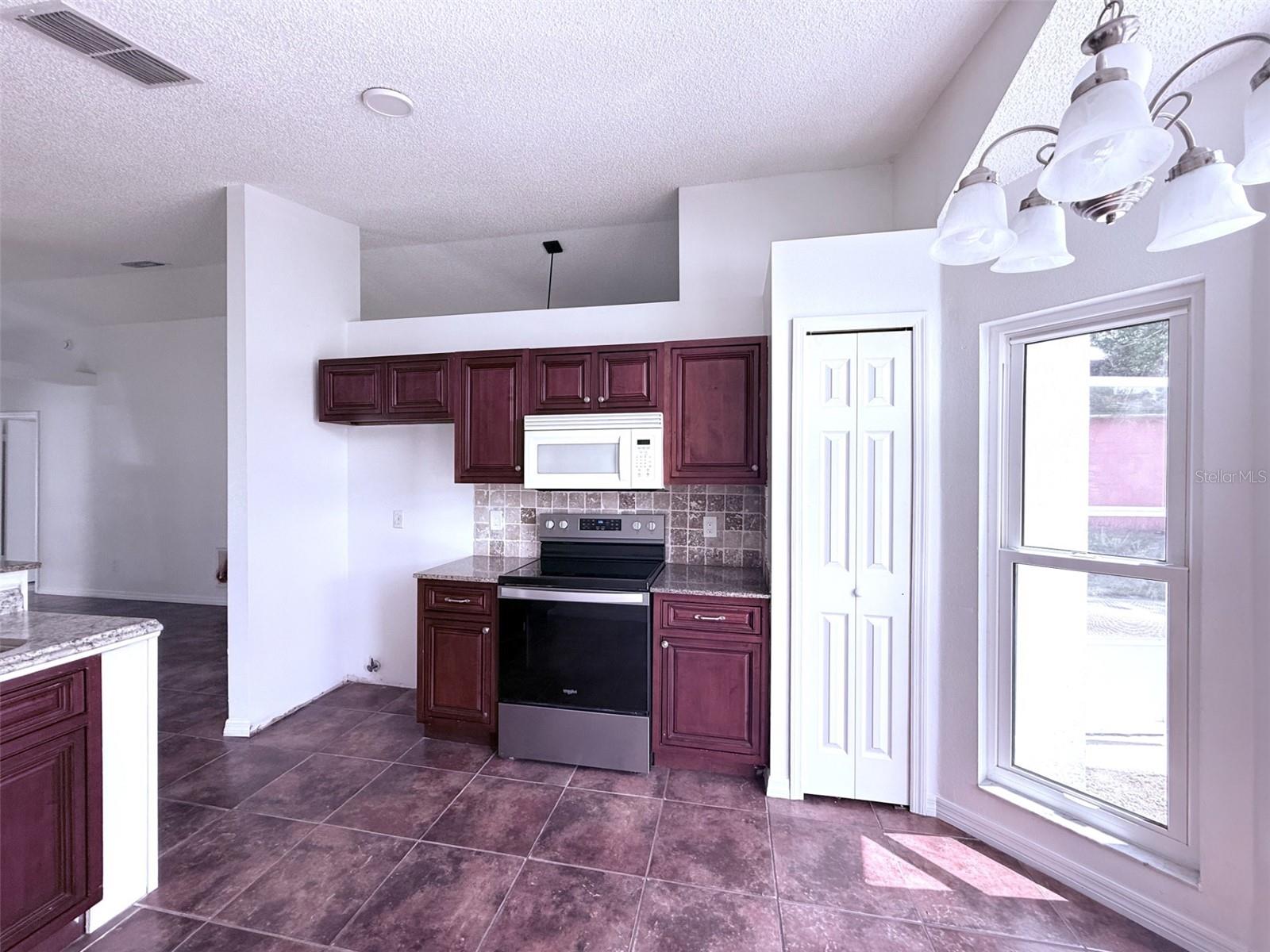 Image 3 of 15 For 7219 Edgewater Shores Court