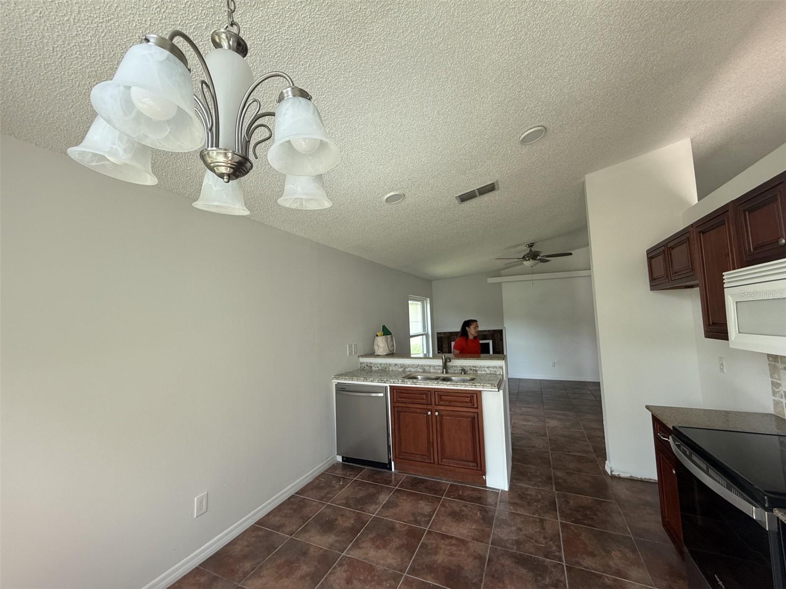 Image 4 of 15 For 7219 Edgewater Shores Court