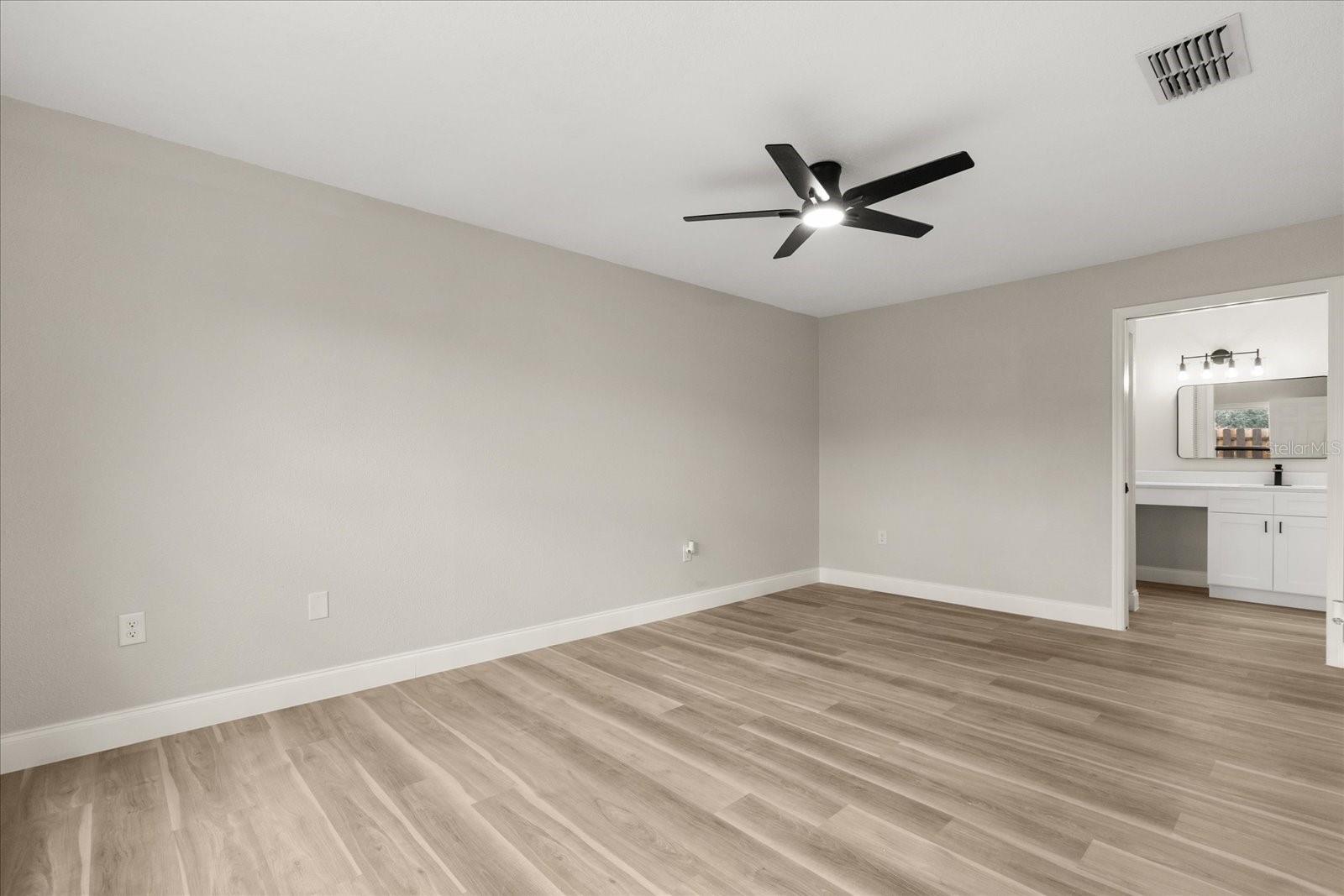 Image 15 of 26 For 443 Hunter Circle