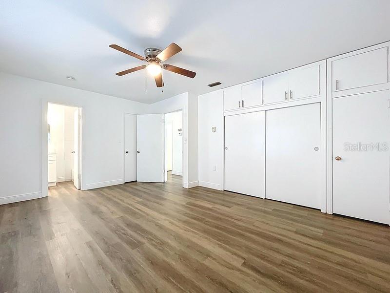 Listing photo id 17 for 5255 18th Street