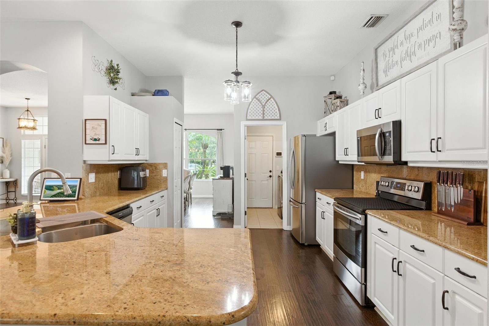 Image 10 of 58 For 1908 Creekwater Boulevard