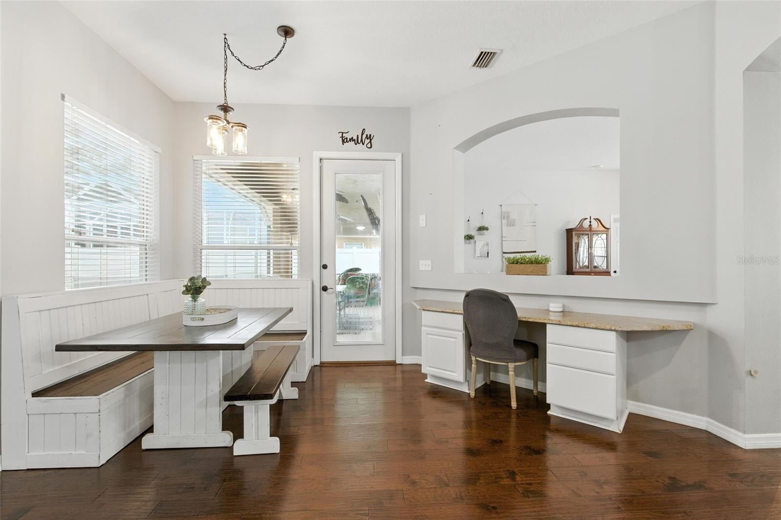 Image 17 of 58 For 1908 Creekwater Boulevard