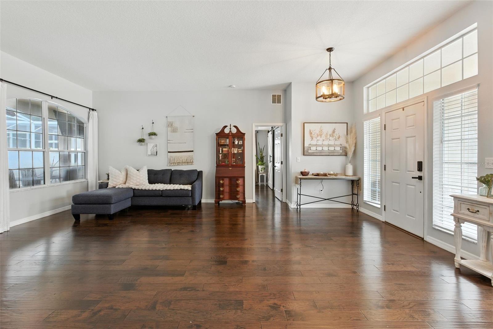 Image 5 of 58 For 1908 Creekwater Boulevard
