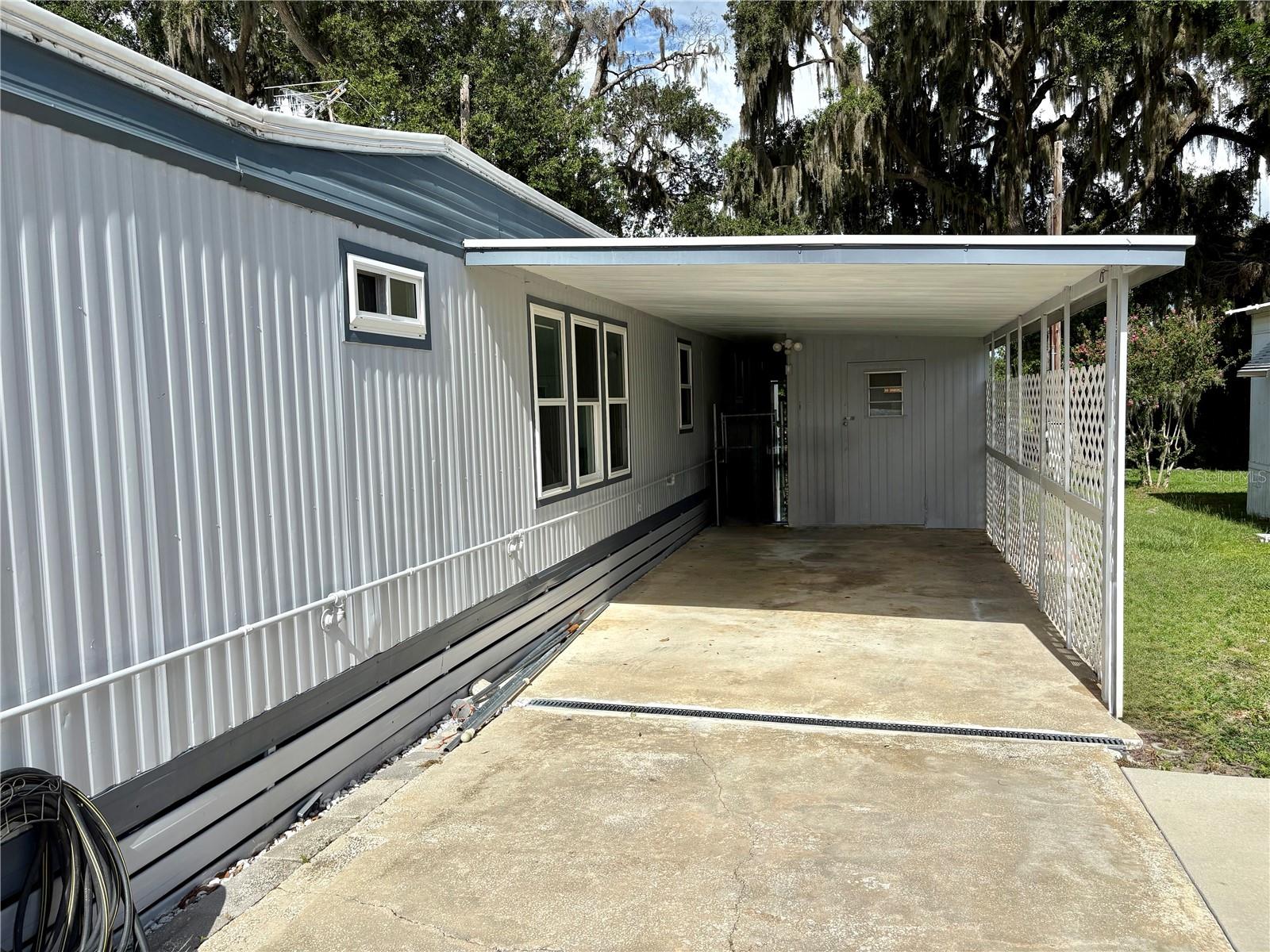 Image 6 of 69 For 533 Old Colony Road