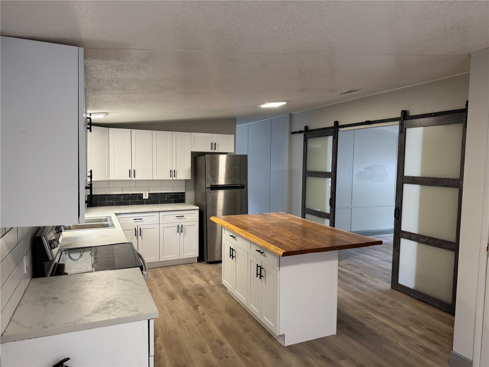 Image 5 of 15 For 18541 15th Avenue
