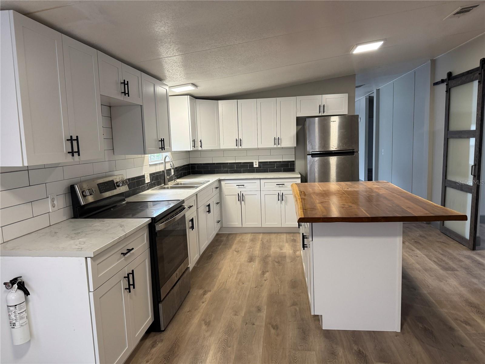 Image 6 of 15 For 18541 15th Avenue